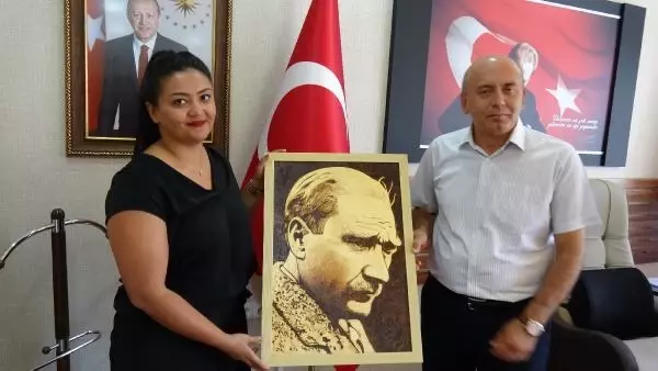 ATATÜRK BÜSTÜNE SARILAN 3 ÇOCUĞA, ANITKABİR GEZİSİ MÜJDESİ