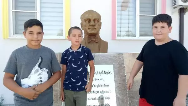 ATATÜRK BÜSTÜNE SARILAN 3 ÇOCUĞA, ANITKABİR GEZİSİ MÜJDESİ
