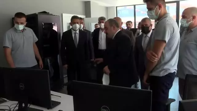 Bakan Varank, Küçük Sanayi Sitesi'nde faaliyet gösteren fabrika ve iş yerlerini ziyareti