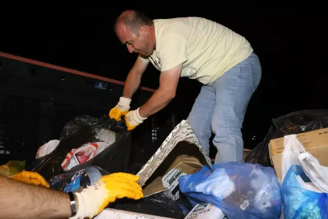 Bebek atıldığı iddiasıyla çöp yığınları arasında arama yapıldı