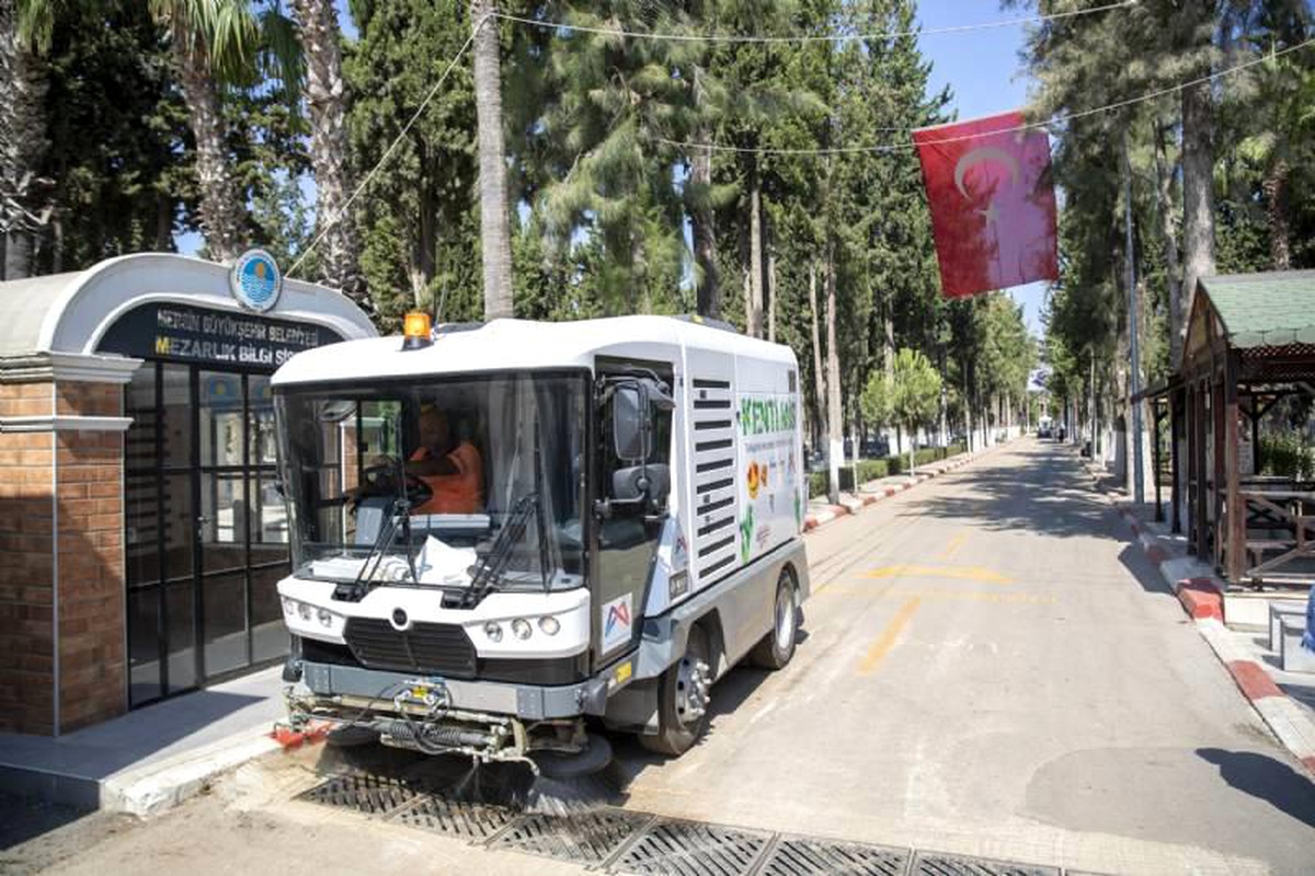 Büyükşehir'den Mezarlıklarda Dört Dörtlük Hazırlık - Vimarsana News