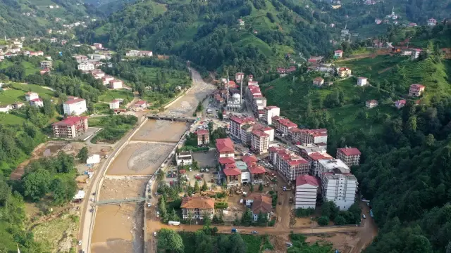 Çevre ve Şehircilik Bakanı Kurum, Rize'de afet bölgesinde incelemelerde bulundu Açıklaması