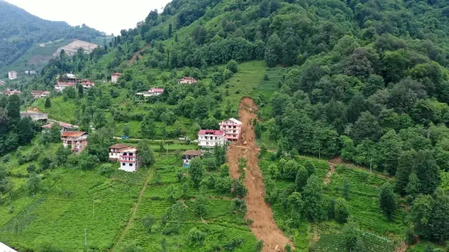 Çevre ve Şehircilik Bakanı Kurum, Rize'de afet bölgesinde incelemelerde bulundu Açıklaması