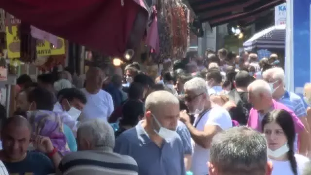 Eminönü'nde Kurban Bayramı alışverişi hareketliliği