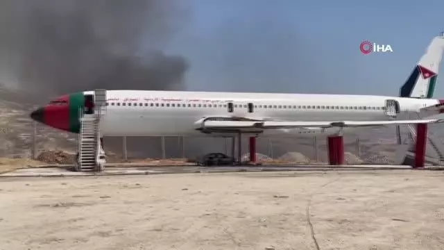 Filistinli ikizler bir uçağı restorana çevirmeye çalışıyor