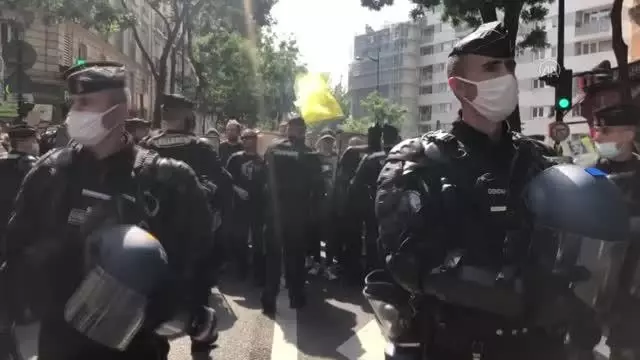Fransa'da Kovid-19 sağlık kartı karşıtları protesto düzenledi