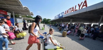 'Günde yarım milyon turist Antalya'da tatil yapıyor'