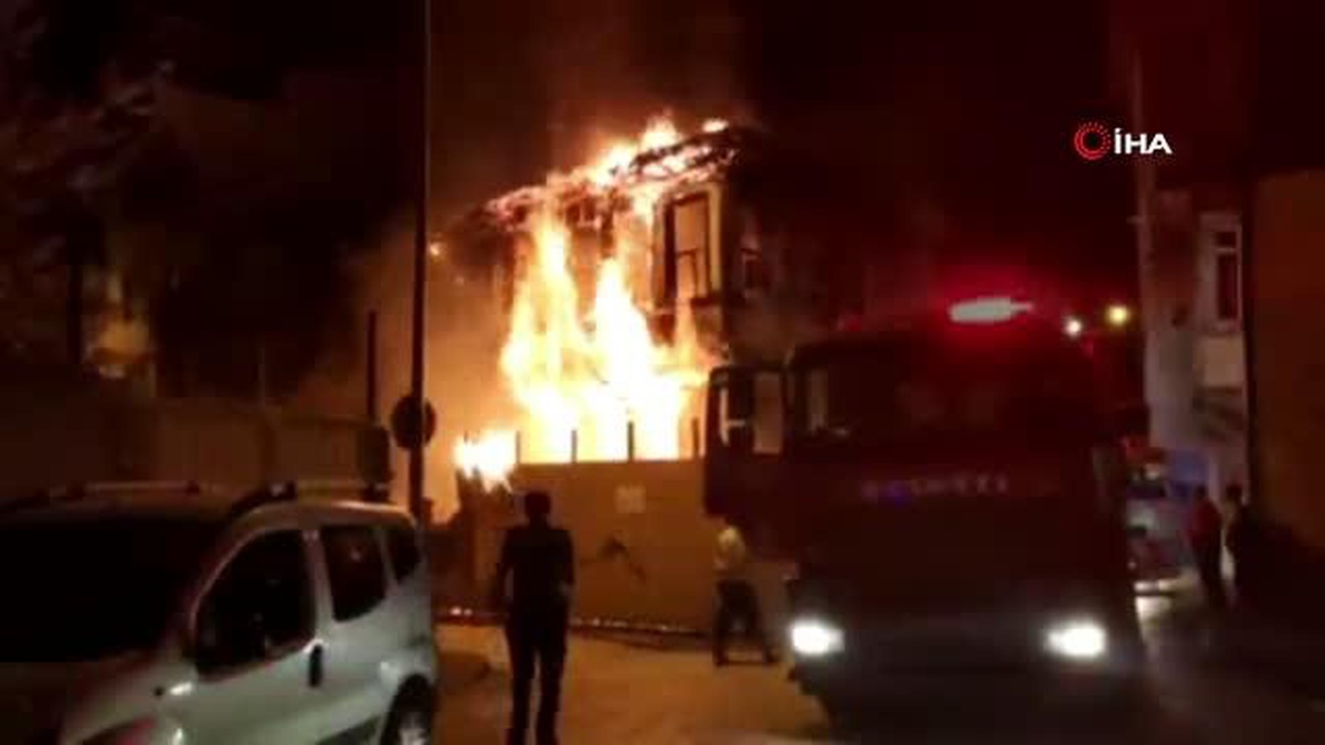 İnegöl'de 2 katlı metruk bina alev alev yandı - Vimarsana News