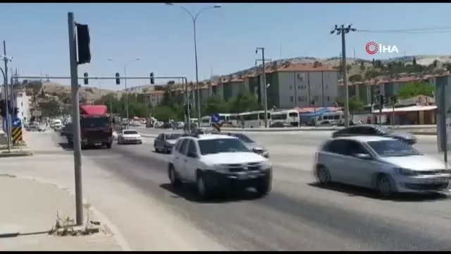Kavşak noktası Afyonkarahisar'da araç yoğunluğu