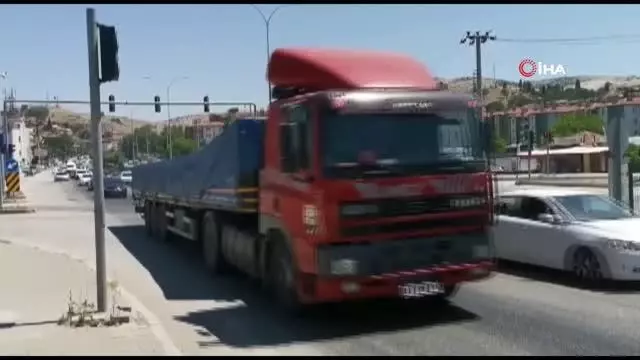 Kavşak noktası Afyonkarahisar'da araç yoğunluğu