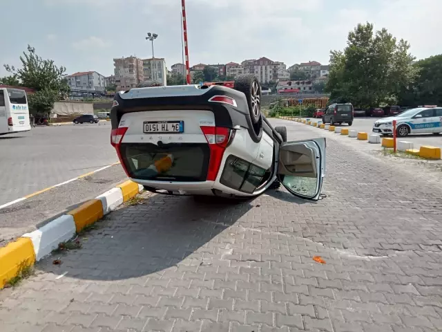 İki otomobil çarpıştı: 4 yaralı İki otomobil çarpıştı: 4 yaralı
