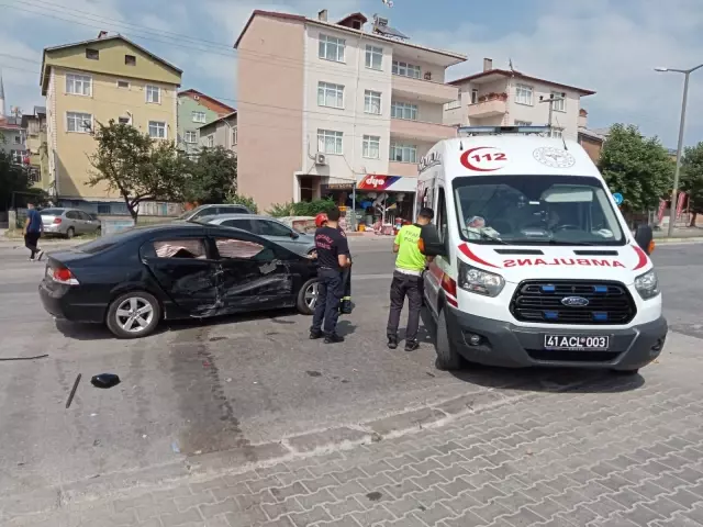 İki otomobil çarpıştı: 4 yaralı