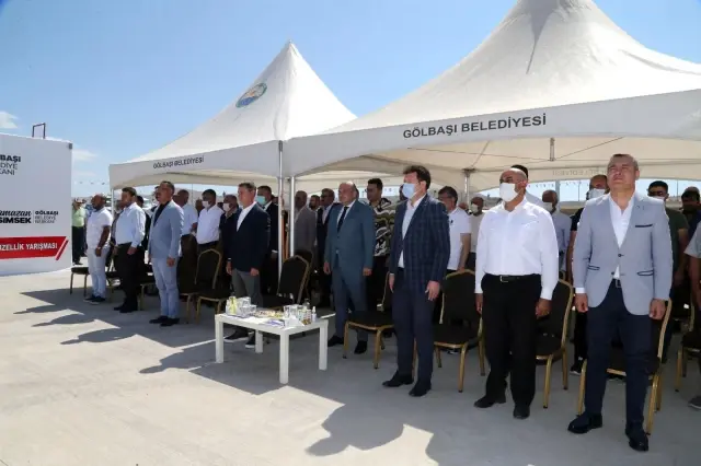 Kurbanlık tosunlar podyumda güzelliklerini sergiledi 14 Kurbanlık tosunlar podyumda güzelliklerini sergiledi