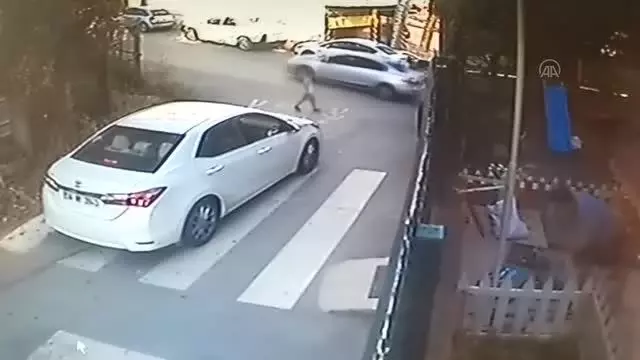 Otomobilin çarptığı 7 yaşındaki çocuk yaralandı