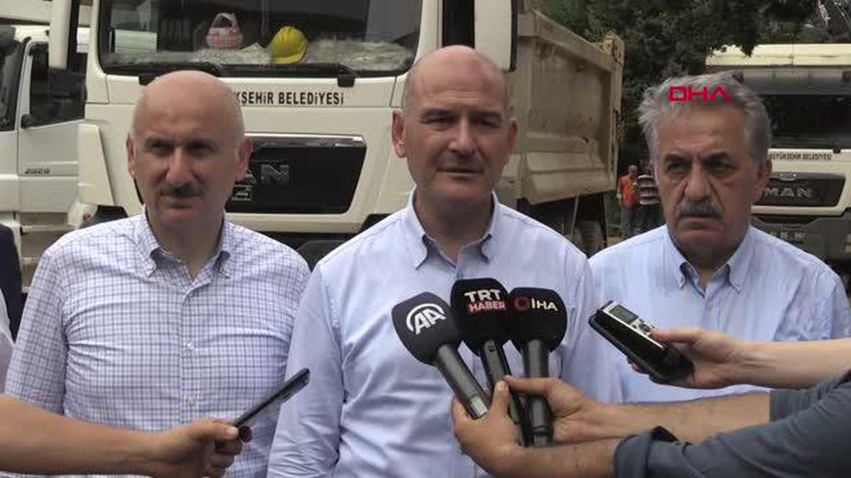 RİZE'DE HEYELANDA EVLER ASKIDA KALDI