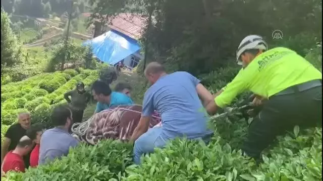 Son dakika haber | Rize Valiliği sel ve heyelan esnasında bir vatandaşın yaralı olarak kurtarılması ile görüntü paylaştı