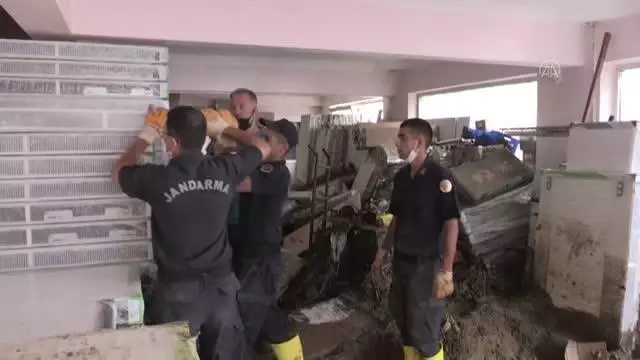 Son dakika haberleri: Sel ve heyelanın ardından hasar tespit ve temizlik çalışmaları sürüyor