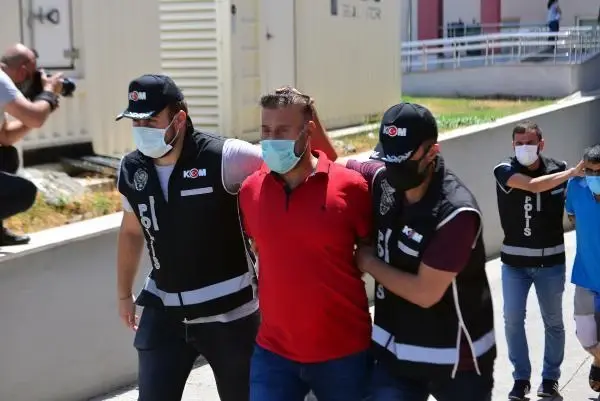 ŞİRİNLER ÇETESİ YÖNETİCİSİNİN EVİNDE 'SEDAT PEKER' YAZILI TESPİH
