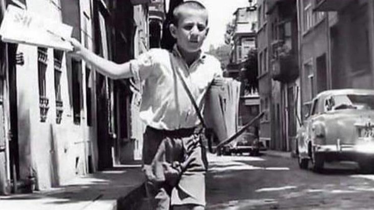 'Yazıyor yazıyor' sesleri tarihe karıştı! Meşhur fotoğraftaki gazeteci çocuk hayatını kaybetti