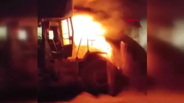 TEKİRDAĞ'DA İŞ MAKİNESİ YANARAK KULLANILMAZ HALE GELDİ