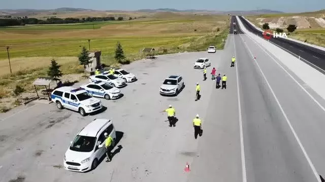 Trafik ekiplerinden Yorulunca Mola Verin Hayata Mola Vermeyin projesi
