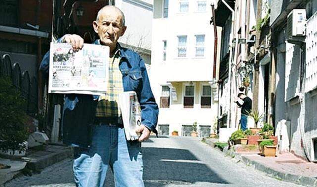 'Yazıyor yazıyor' sesleri tarihe karıştı! Meşhur fotoğraftaki gazeteci çocuk hayatını kaybetti