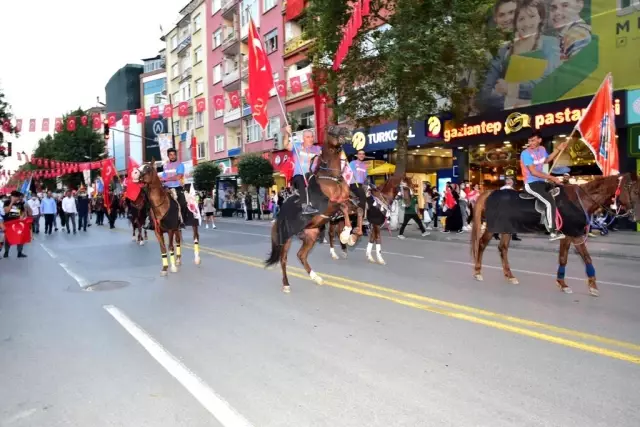 24. Kayısı Festivali Kutsi ve Zara Konseri ile Sona Erdi 24. Kayısı Festivali Kutsi ve Zara Konseri ile Sona Erdi