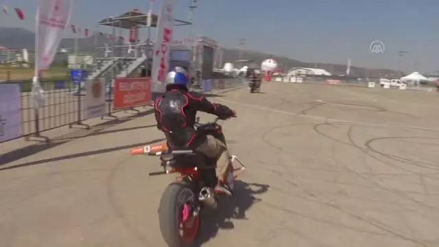AFYONKARAHİSAR - Motosiklette Avrupa ve Türkiye Akrobasi şampiyonaları final yarışları başladı AFYONKARAHİSAR - Motosiklette Avrupa ve Türkiye Akrobasi şampiyonaları final yarışları başladı