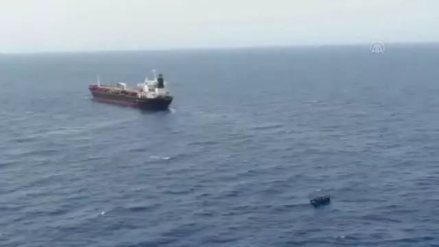Akdeniz'deki 80 göçmen TCG Gediz Fırkateyni ile kurtarıldı