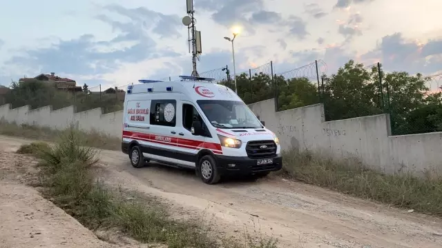 Alkollü gençlerin taşkınlığı kavgaya döndü: 3 yaralı Alkollü gençlerin taşkınlığı kavgaya döndü: 3 yaralı