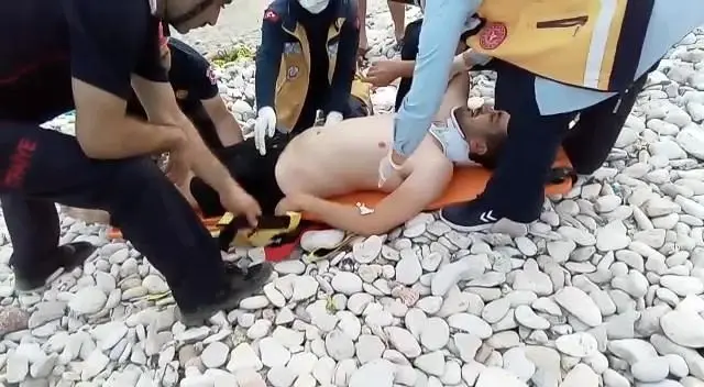 Alkollü gençlerin taşkınlığı kavgaya döndü: 3 yaralı
