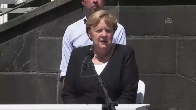 Son dakika: Almanya Başbakanı Merkel, afet bölgesinde incelemelerde bulundu