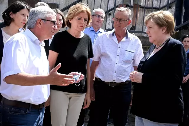 Almanya Başbakanı Merkel'den afet bölgesine ziyaret