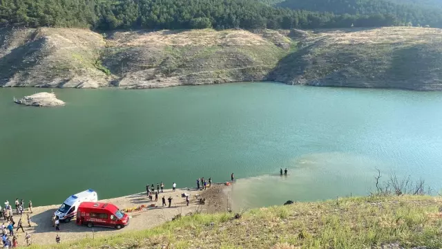 Amasya'da baraj gölünde kaybolan aynı aileden 5 kişinin cesedine ulaşıldı 12 Amasya'da baraj gölünde kaybolan aynı aileden 5 kişinin cesedine ulaşıldı