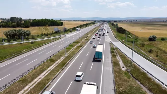 Anadolu Otoyolu'nda bayram tatili yoğunluğu devam ediyor