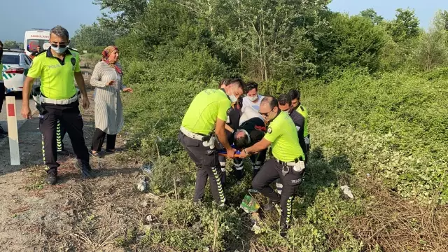 Anadolu Otoyolu'nda devrilen otomobildeki 3 kişi yaralandı Anadolu Otoyolu'nda devrilen otomobildeki 3 kişi yaralandı