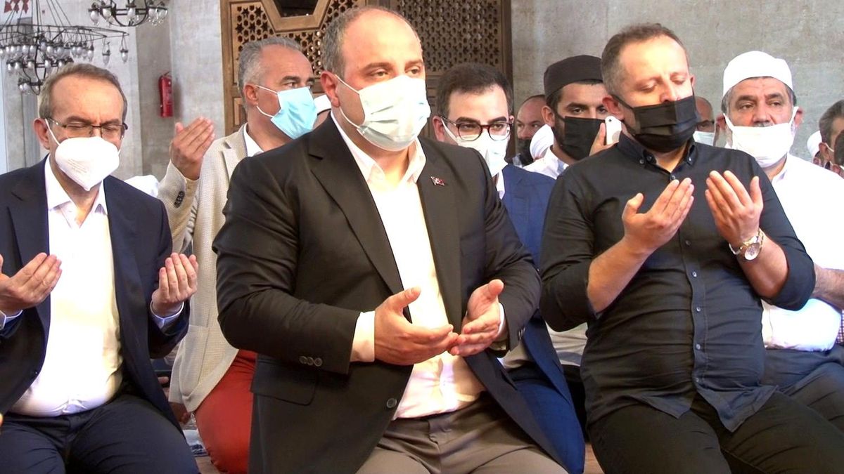 Son dakika... Bakan Varank'ın şehit ağabeyi Prof. Dr. İlhan Varank dualarla anıldı