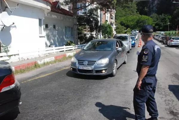BARTIN'DA İNKUM DOLDU, ARAÇ GEÇİŞİNE İZİN VERİLMEDİ BARTIN'DA İNKUM DOLDU, ARAÇ GEÇİŞİNE İZİN VERİLMEDİ