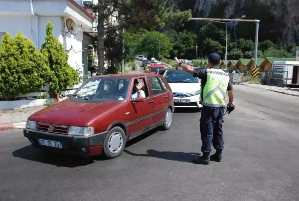 BARTIN'DA İNKUM DOLDU, ARAÇ GEÇİŞİNE İZİN VERİLMEDİ
