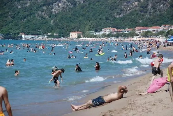BARTIN'DA İNKUM DOLDU, ARAÇ GEÇİŞİNE İZİN VERİLMEDİ