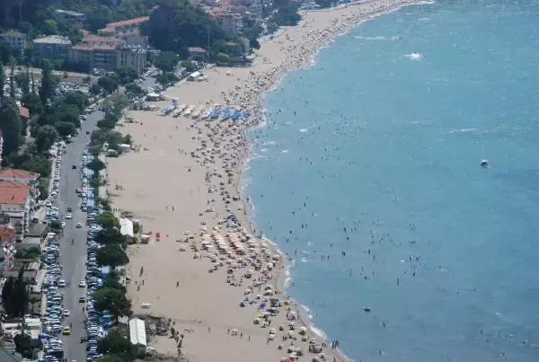 BARTIN'DA İNKUM DOLDU, ARAÇ GEÇİŞİNE İZİN VERİLMEDİ