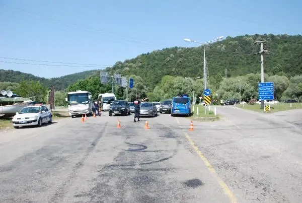 BARTIN'DA İNKUM DOLDU, ARAÇ GEÇİŞİNE İZİN VERİLMEDİ