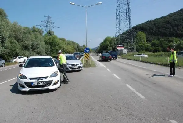 BARTIN'DA İNKUM DOLDU, ARAÇ GEÇİŞİNE İZİN VERİLMEDİ
