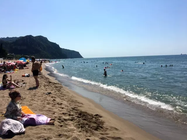 Bartın'ın İnkumu sahili araç girişlerine kapatıldı