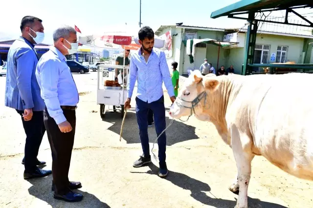 Başkan Çınar, canlı hayvan pazarında inceleme yaptı