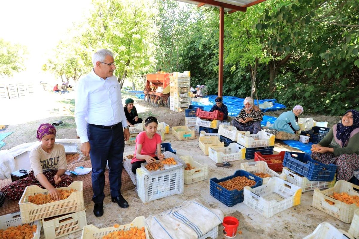 Başkan Güder'den mevsimlik işçilere bayram ziyareti