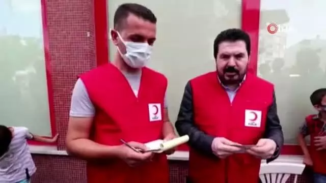 Başkan Sayan, kurbanını Kızılay'a bağışladı