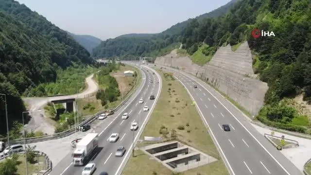 Bolu'da bayram trafiğinde akıcı yoğunluk devam ediyor