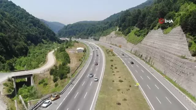 Bolu'da bayram trafiğinde akıcı yoğunluk devam ediyor