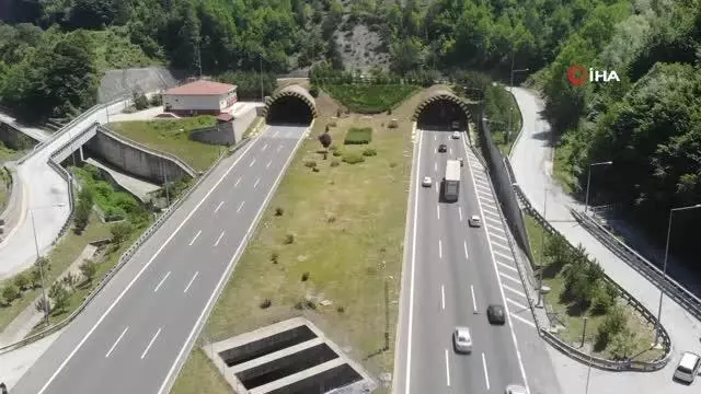 Bolu'da bayram trafiğinde akıcı yoğunluk devam ediyor